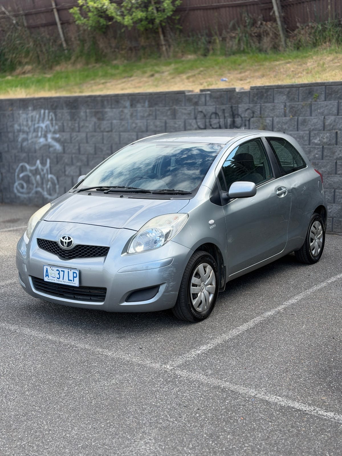 2008 Toyota Yaris YR photo 2