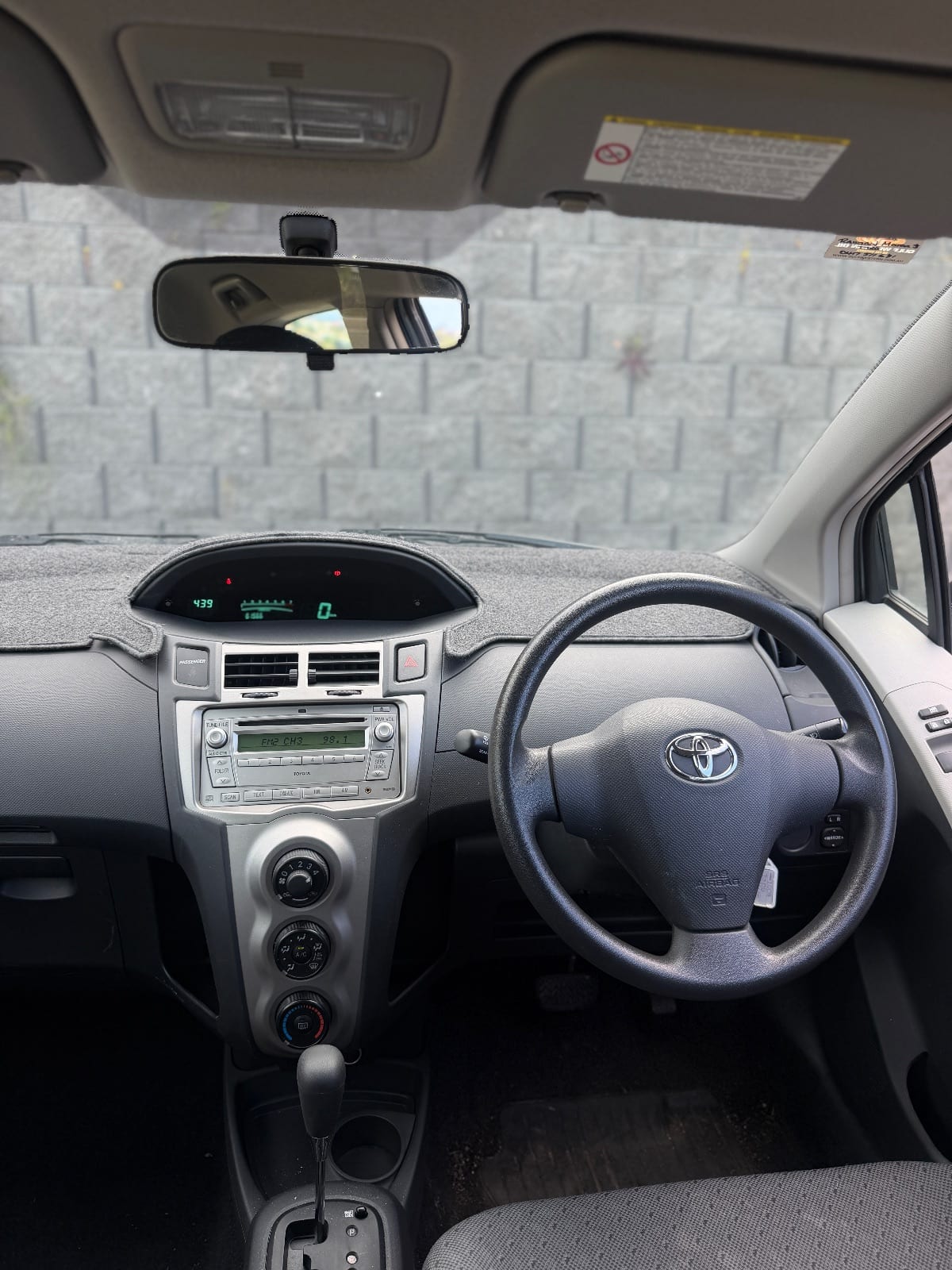 2008 Toyota Yaris YR photo 8