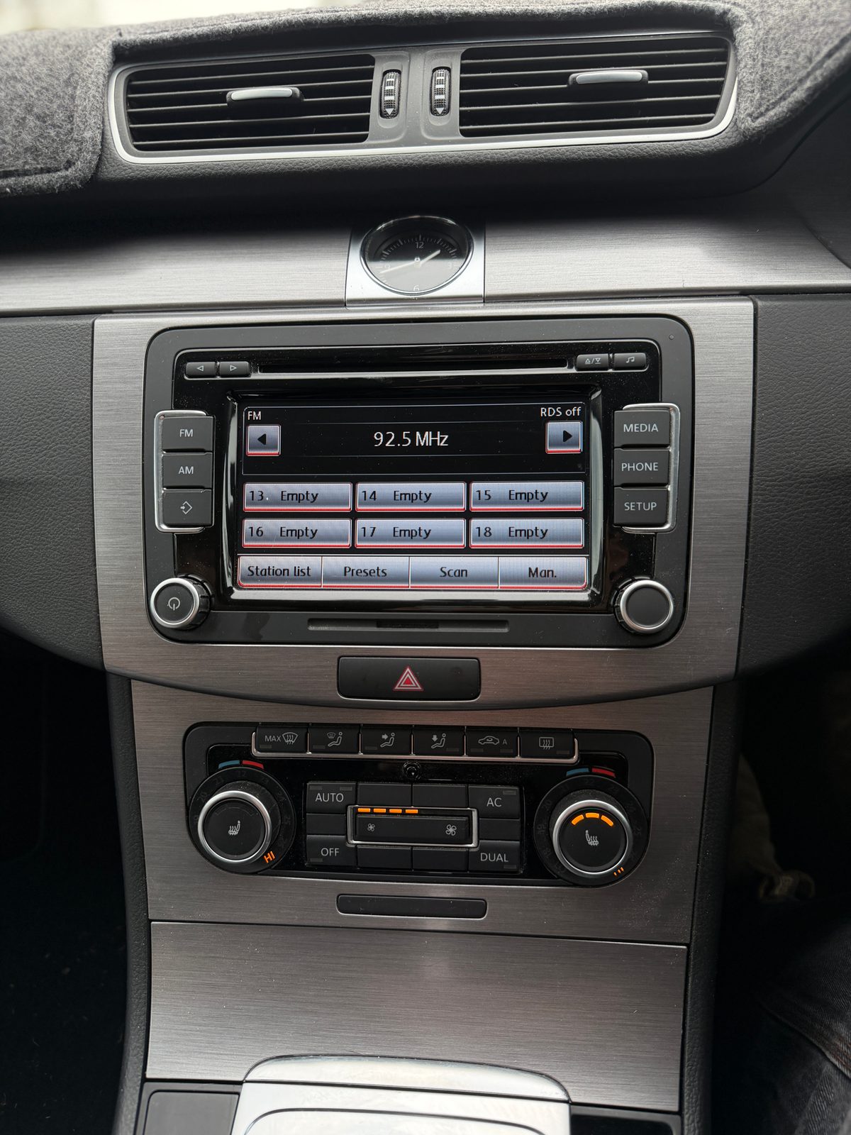 2011 Volkswagen Passat 118 TSI photo 10