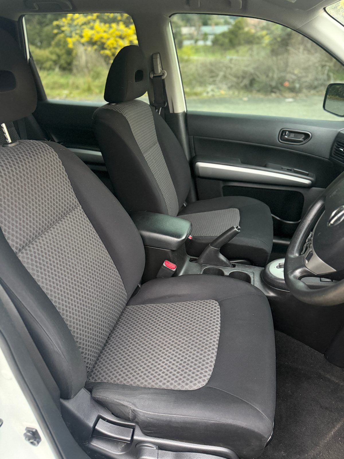 2010 Nissan X-Trail ST (4x4) photo 6