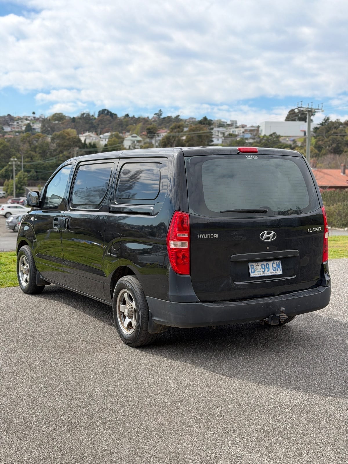 2010 Hyundai iLoad 4D photo 4