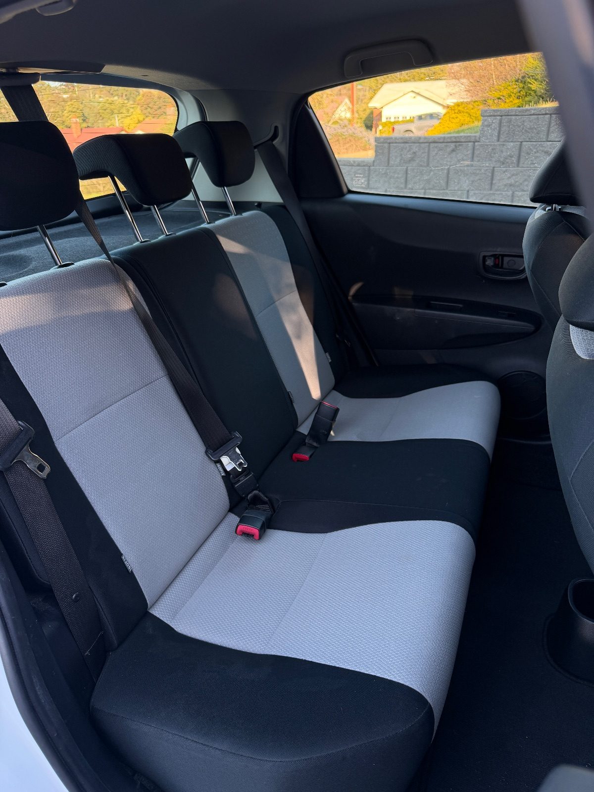 2014 Toyota Yaris YR photo 5
