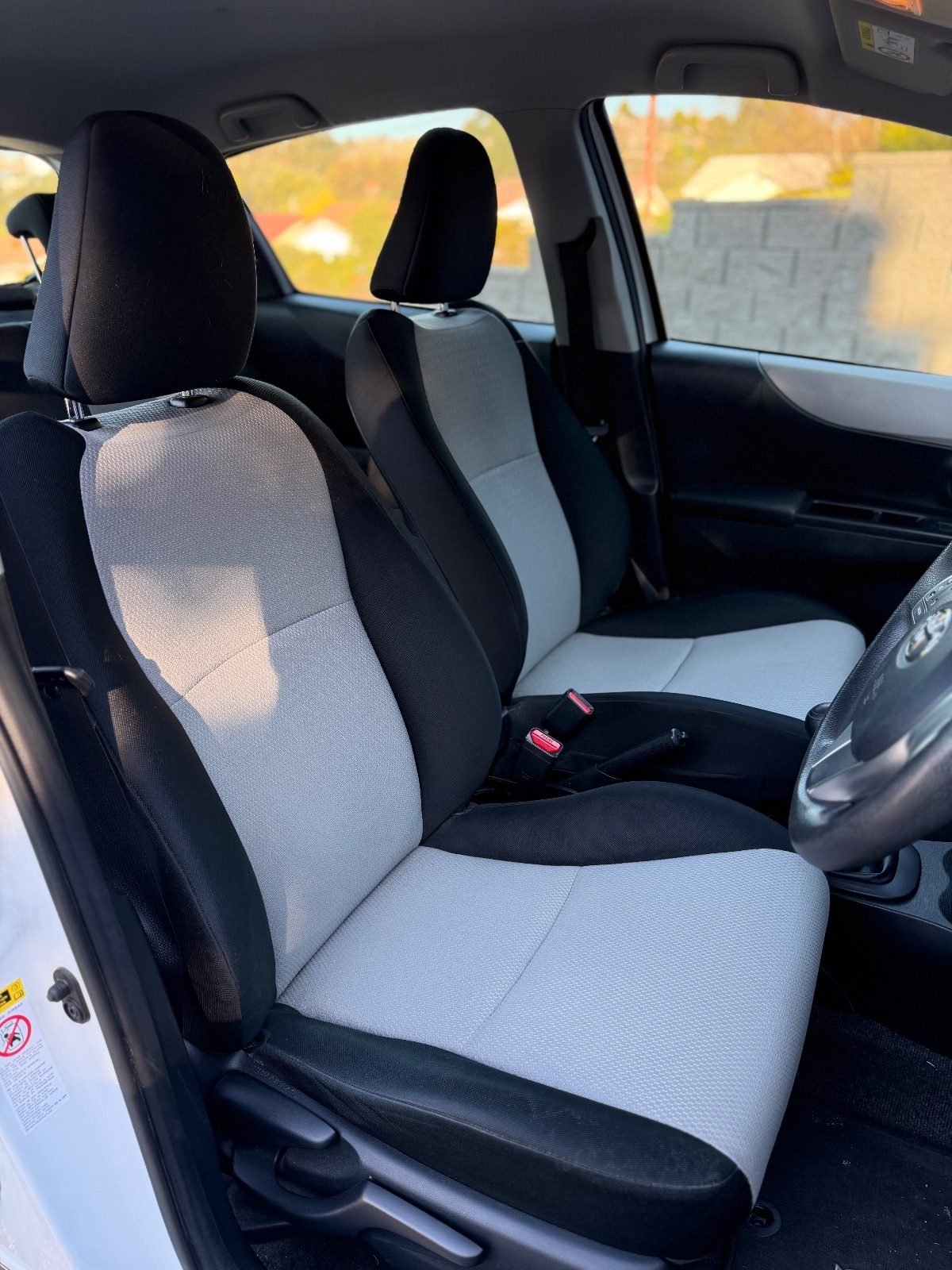 2014 Toyota Yaris YR photo 6
