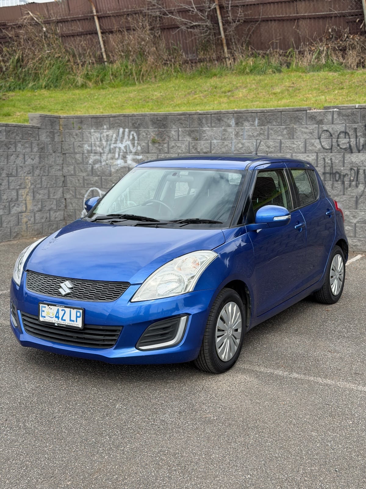 2014 Suzuki Swift GL photo 2